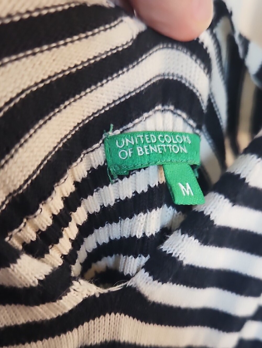United Colors of Benetton striped V-Neck Knit Tank 🌸 Size M - Picture 6 of 6